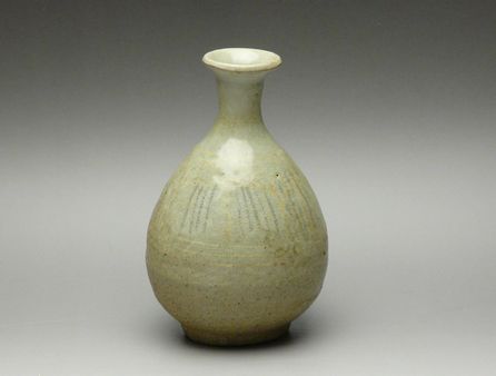 古美術 猫 - 三島 青磁白黒象嵌徳利 | 古美術品専門サイト fufufufu.com