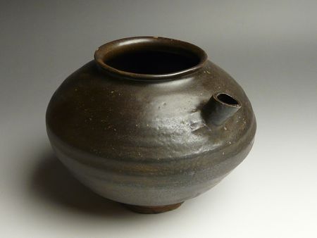 古美術 猫 - 黒高麗片口壺 | 古美術品専門サイト fufufufu.com