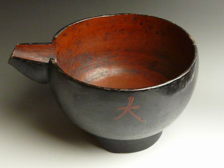古美術 猫 - 朱黒漆絵大字片口 | 古美術品専門サイト fufufufu.com