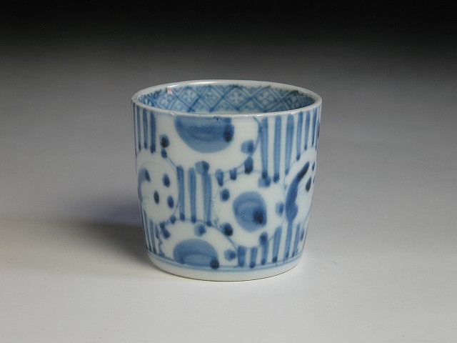 古美術 三樹 - 古伊万里 雪輪縦線文蕎麦猪口 | 古美術品専門サイト