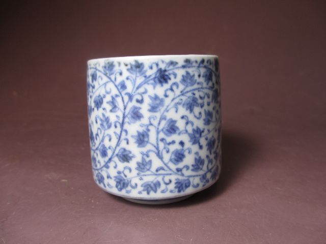 古伊万里」萩唐草文三段重香合