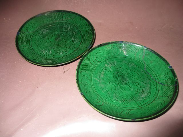 ギャラリー辰巳 - 交趾焼 緑釉掻き落とし鳥の図 六寸皿 | 古美術品専門