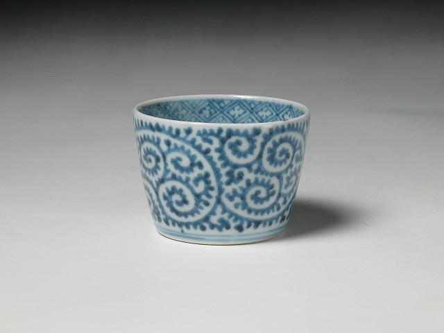 古伊万里　蛸唐草模様　古美術　古道具　骨董品 古美術 三樹 - 古伊万里 蛸唐草文芽猪口 | 古美術品専門サイト