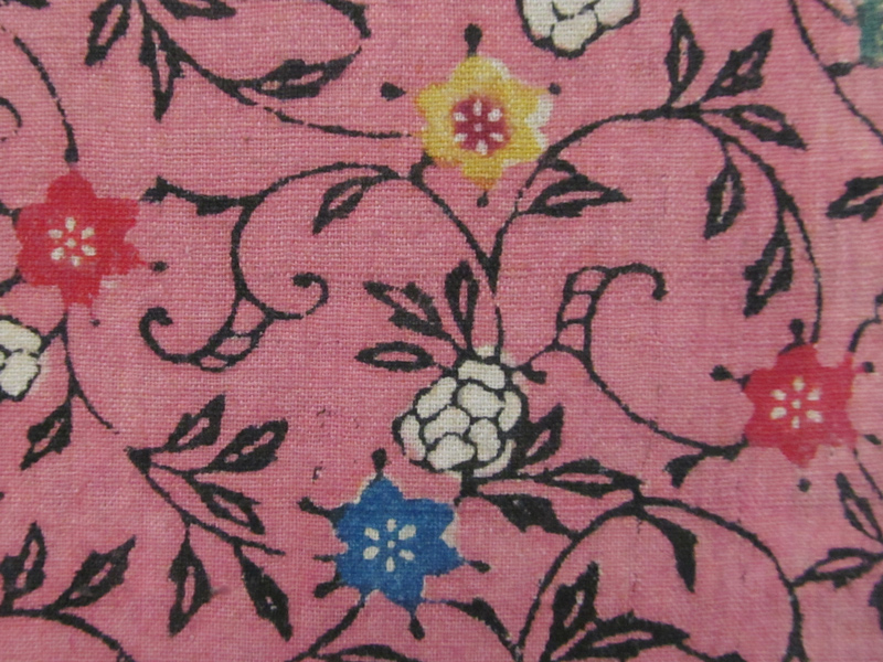 古美術 観宝堂 - 花色地草花繋文紅型裂地 | 古美術品専門サイト