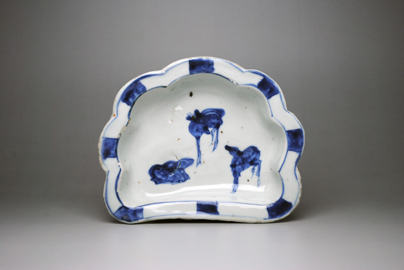 中上 ///NAKAGAMI - 古染付 半輪菊型鹿文向付 | 古美術品専門サイト