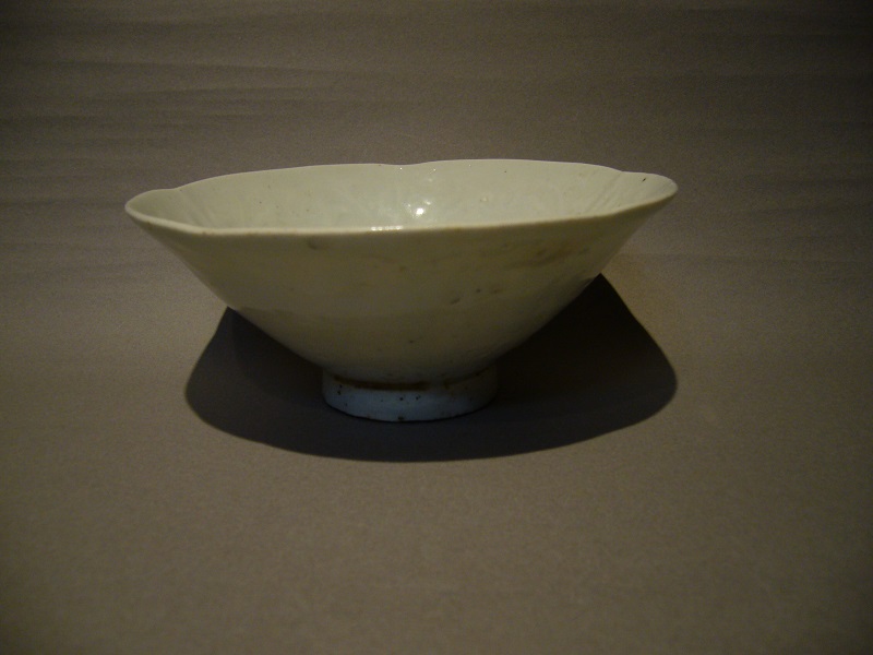 古伊万里 白磁 陽刻 茶碗 茶道具 古美術 古道具 アンティーク 古美術 藤島 - 初期伊万里白磁陽刻碗 | 古美術品専門サイト fufufufu.com