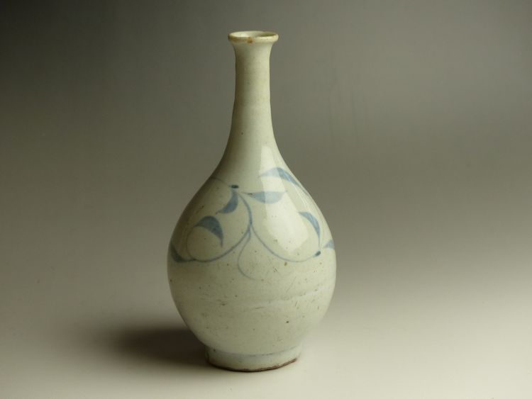 古美術 猫 - 伊万里染付唐草文徳利 | 古美術品専門サイト fufufufu.com