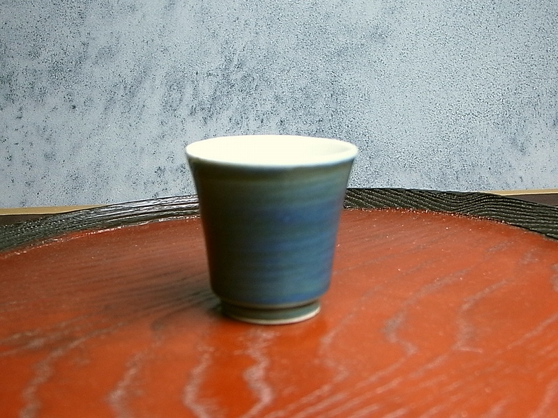 長谷雄堂 - 伊万里総瑠璃釉猪口 | 古美術品専門サイト fufufufu.com