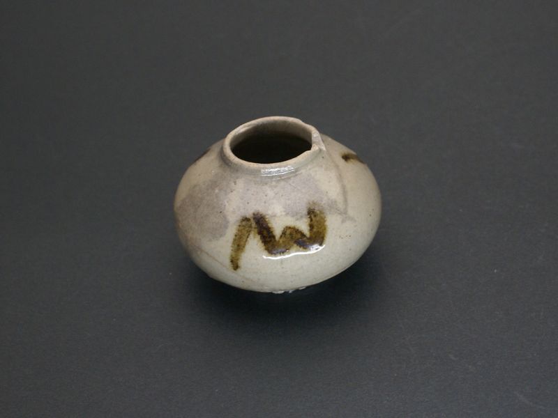 東中野 - 鉄砂 小壺 | 古美術品専門サイト fufufufu.com