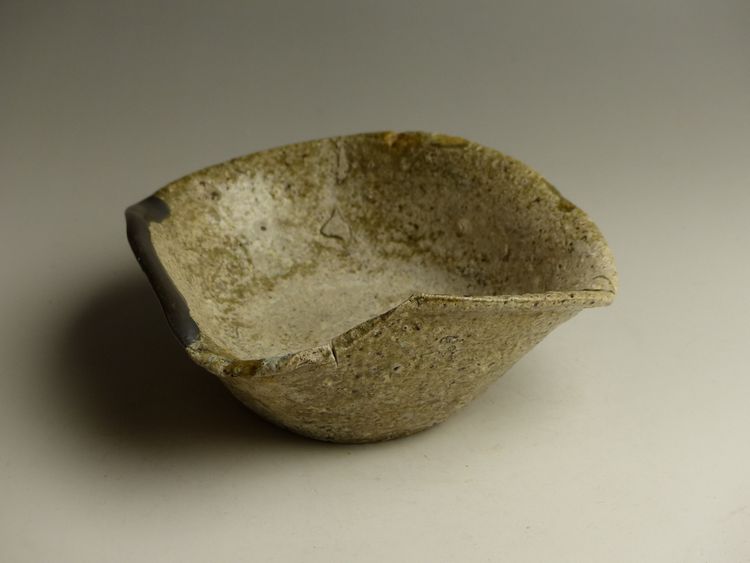 古美術 猫 - 常滑片口山茶碗 | 古美術品専門サイト fufufufu.com