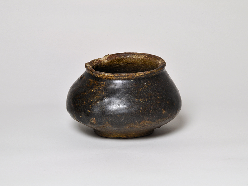 古美術 肥後 - 黒高麗 小壷 | 古美術品専門サイト fufufufu.com