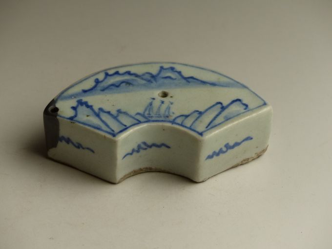 古美術 猫 - 李朝染付扇形水滴 | 古美術品専門サイト fufufufu.com