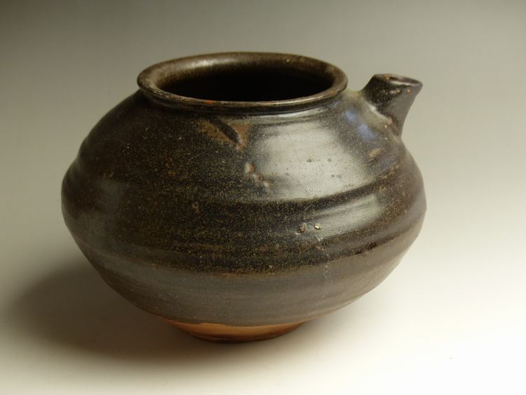 古美術 李朝 黒高麗 面取 蓋壷(K-A652) 古美術 猫 - 黒高麗注口付壺 | 古美術品専門サイト fufufufu.com