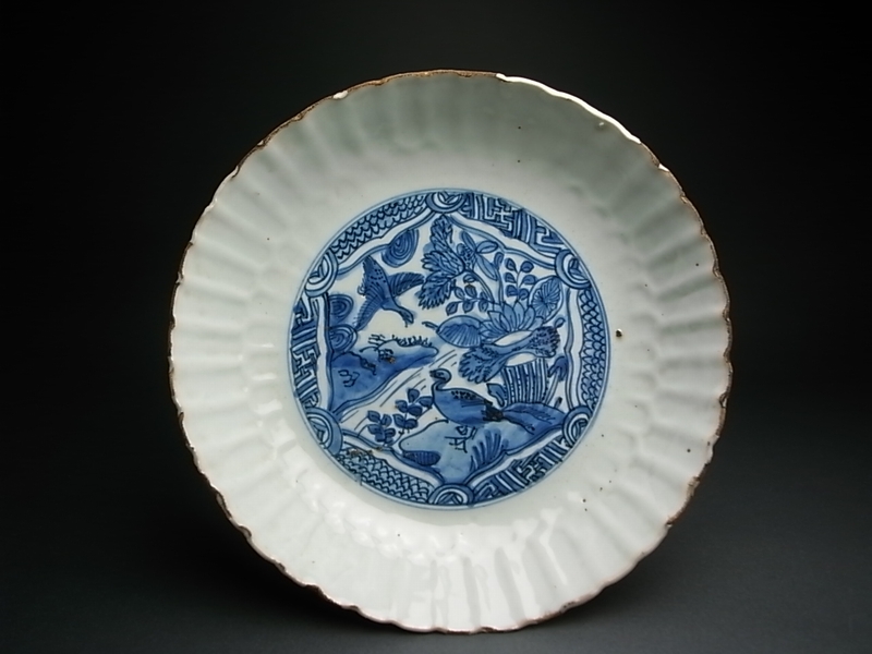 長谷雄堂 - 古染付双鳥畔河図平鉢 | 古美術品専門サイト fufufufu.com