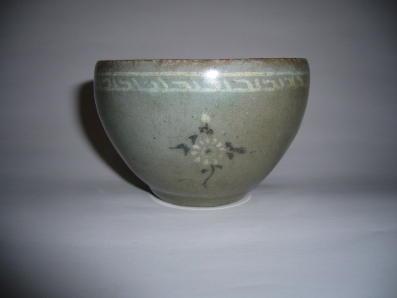 高麗青磁　白象嵌 龍頭盃 無庇完品 古美術 藤島 - 高麗青磁白黒象嵌盃 | 古美術品専門サイト fufufufu.com