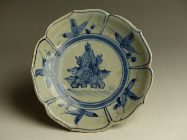 初期伊万里染め付け蓬莱島文皿 古美術 猫 - 初期伊万里染付蓬莱山文皿 | 古美術品専門サイト fufufufu.com