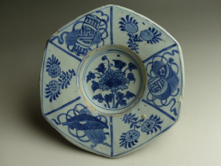 骨董　染付　六角皿 古美術 猫 - 古染付吉祥文六角皿 | 古美術品専門サイト fufufufu.com