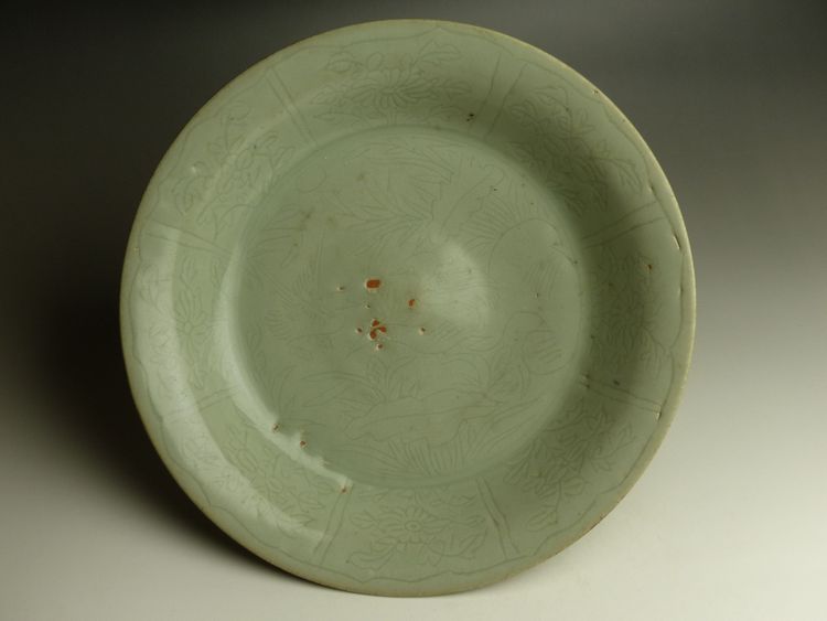 古美術 猫 - 青磁陰刻花鳥文皿 | 古美術品専門サイト fufufufu.com