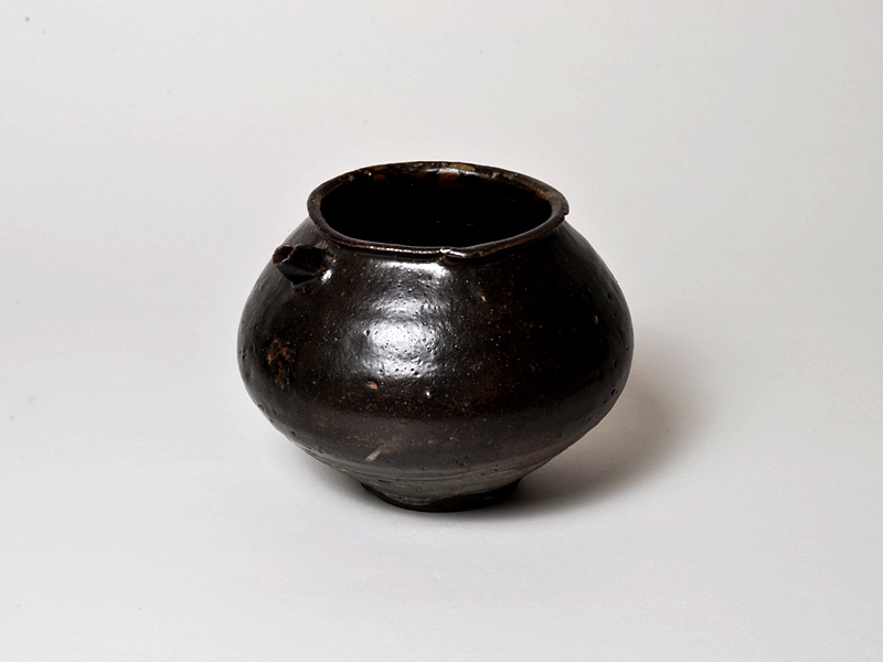 古美術 肥後 - 鶏龍山<br>鉄釉 片口壷 | 古美術品専門サイト