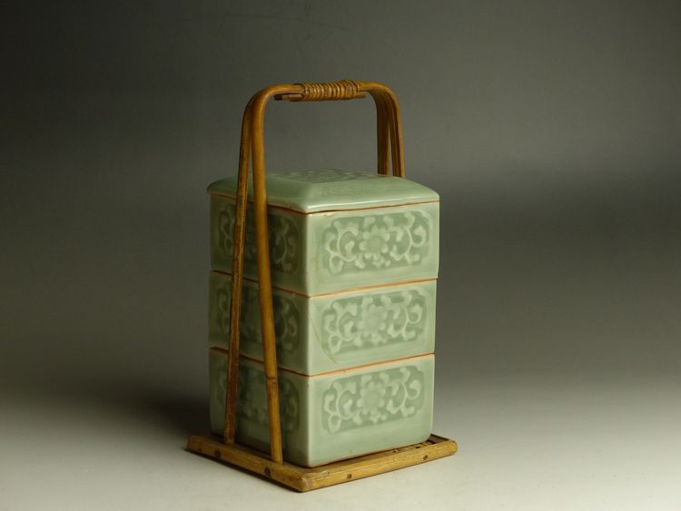 三田青磁小段重 古美術 猫 - 三田青磁小段重 | 古美術品専門サイト fufufufu.com