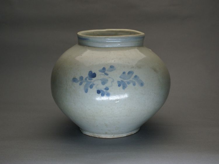 壷■古い李朝染付口広丸壺 砂高台 唐草紋 砂高台 直し有 花器 時代物 骨董品■ 李朝 壺 古染付草花文丸壷 提灯壷 伝世品焼物 骨董 時代品 WWTT281