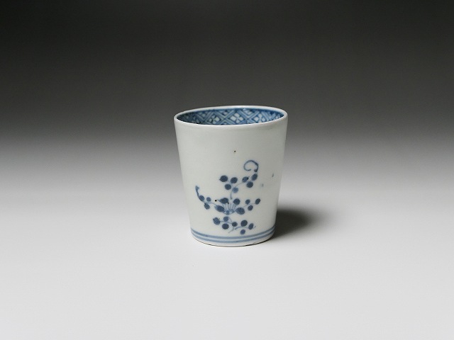 古美術 三樹 - 古伊万里 なずな文猪口 | 古美術品専門サイト fufufufu.com