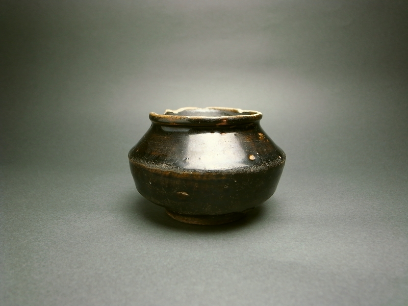 李朝 鉄釉壺 | Antiques そらんじ