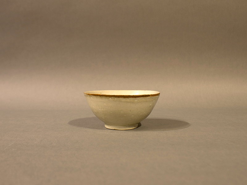 古美術 観宝堂 - 壺屋白化粧鉄絵盃 | 古美術品専門サイト fufufufu.com