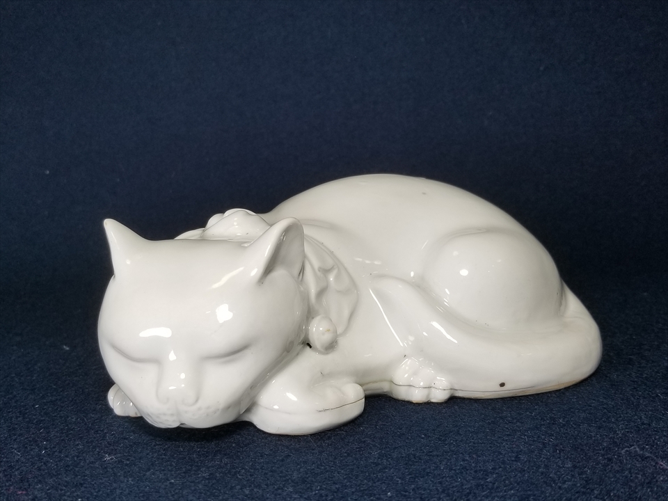 古美術長陽堂 - 伊万里 白磁猫置物 | 古美術品専門サイト fufufufu.com