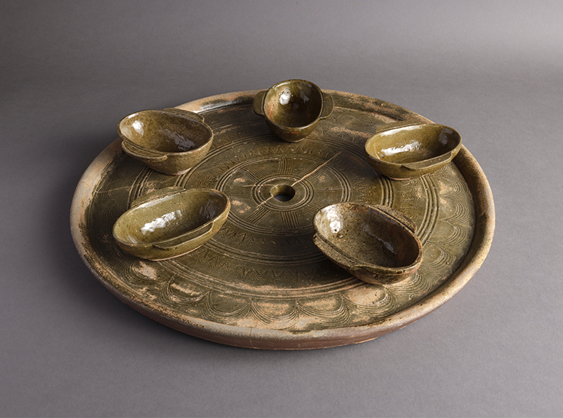 古美術 吉戸 - 六朝 越州青磁盤と耳杯 | 古美術品専門サイト fufufufu.com