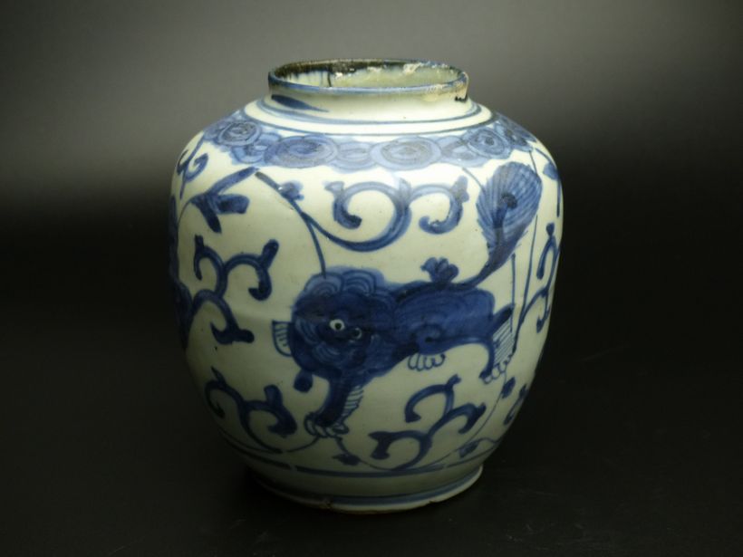 古美術 猫 - 古染付獅子唐草文壺 | 古美術品専門サイト fufufufu.com