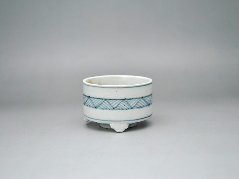 古伊万里　うさぎ透　香炉 中上 ///NAKAGAMI - 古伊万里 檜垣文香炉 | 古美術品専門サイト