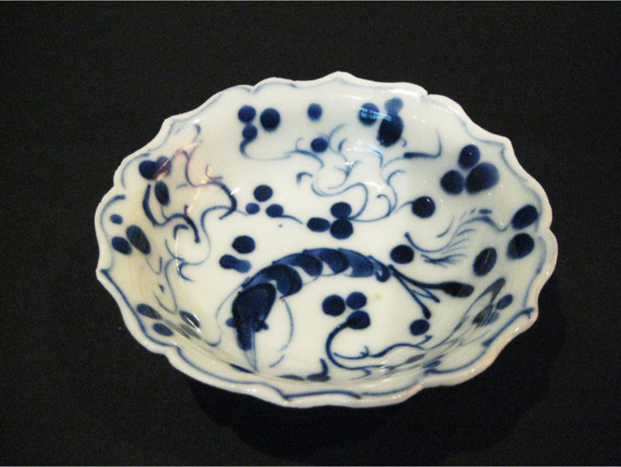 原古美術店 - 古染付海老紋小皿 | 古美術品専門サイト fufufufu.com