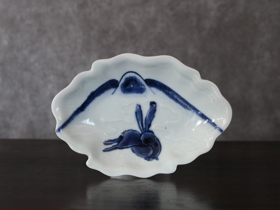 古美術 三樹 - 藍九谷 兎文変形皿 | 古美術品専門サイト fufufufu.com