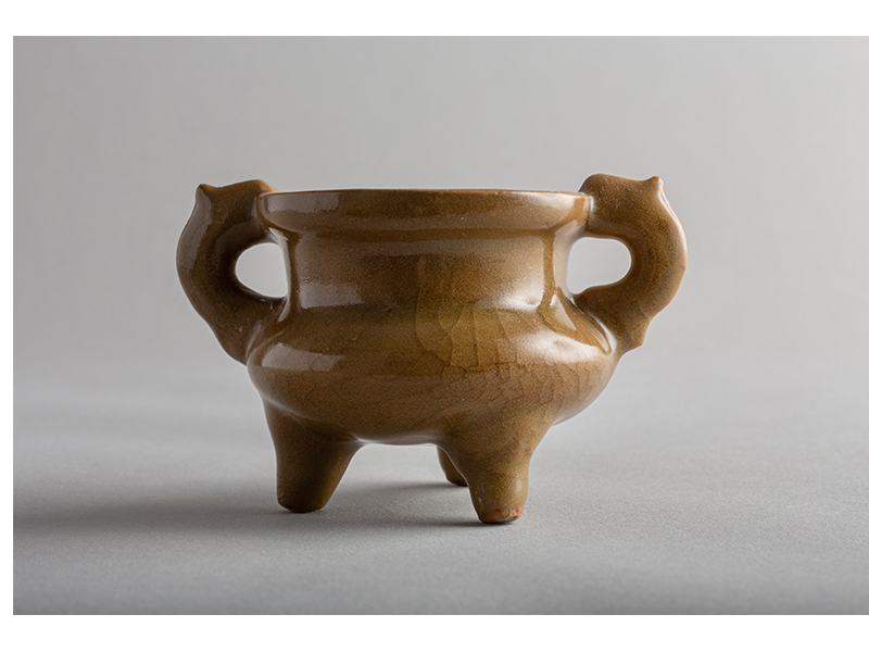 古美術 吉戸 - 明時代米色青磁三足小香炉 | 古美術品専門サイト