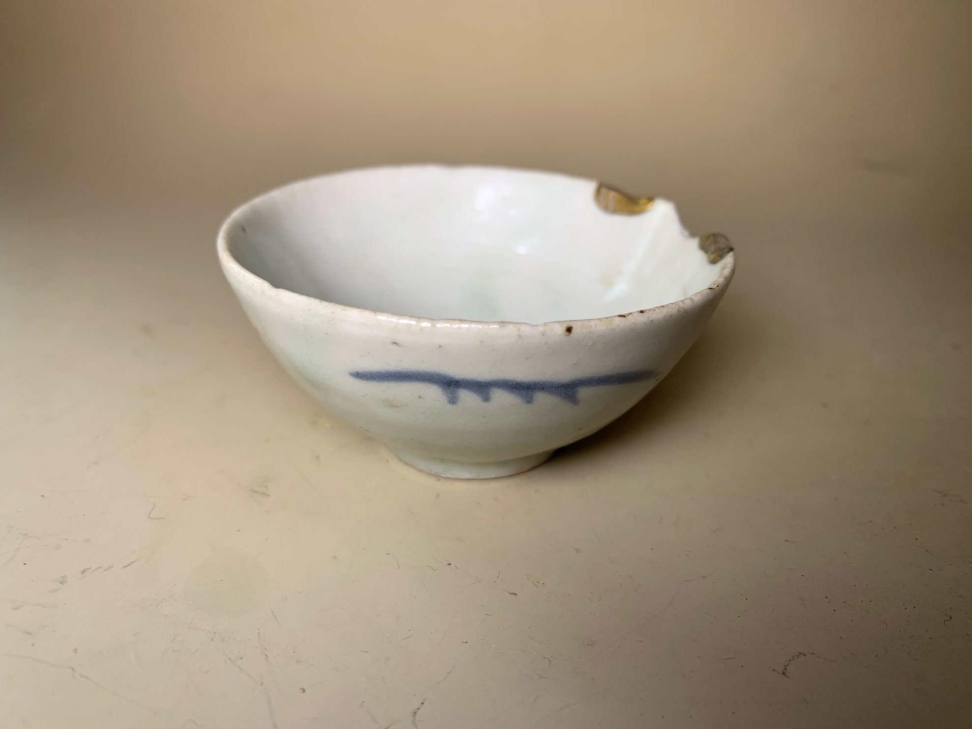 くらわんか盃 ギャラリー辰巳 - 初期くらわんか一文字笹紋 盃 | 古美術品専門サイト