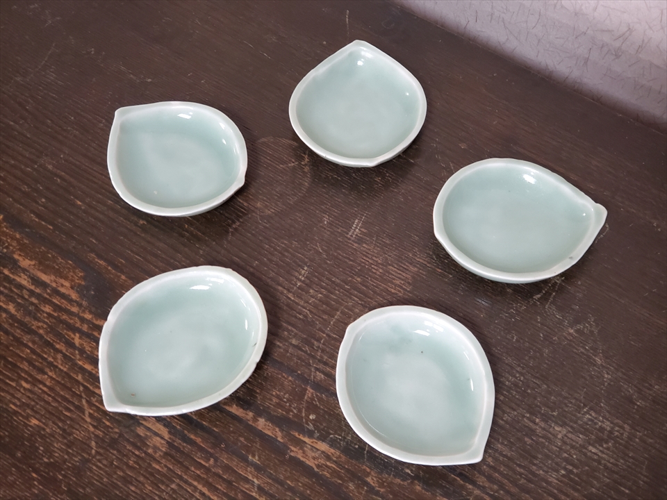古美術長陽堂 - 後期鍋島 青磁桃型小皿5 | 古美術品専門サイト