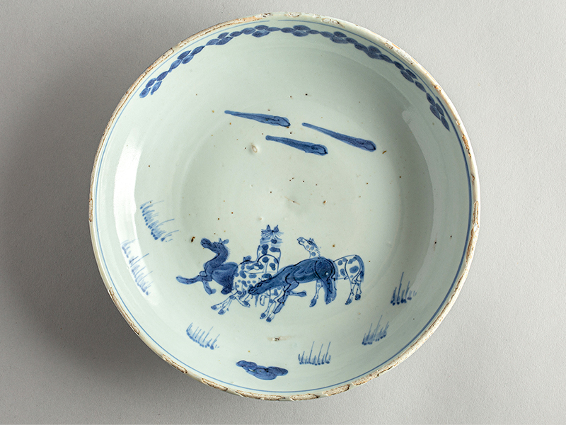 古美術 吉戸 - 明時代 古染付群馬図七寸皿 | 古美術品専門サイト