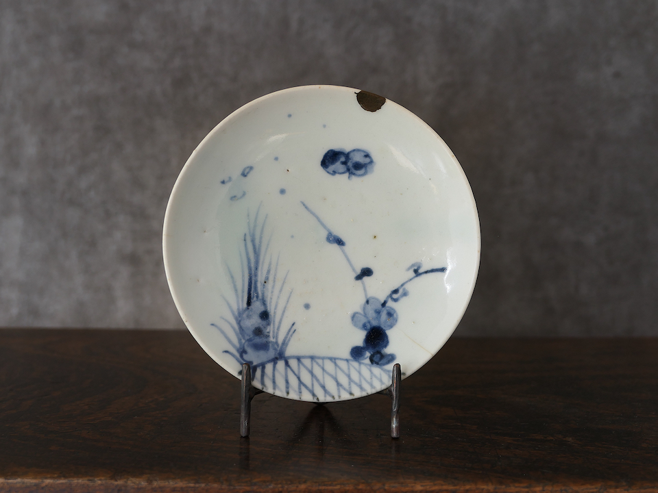 灰色の花模様 陶器ボウル　おわん　直径約10cm初期伊万里　骨董　古美術 灰色の花模様 陶器ボウル おわん 直径約10cm初期伊万里 骨董 古美術