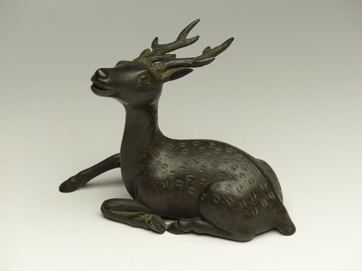 AKa6686　古銅　水滴　春日神鹿　底に穴あり AKa6686 古銅 水滴 春日神鹿 底に穴あり