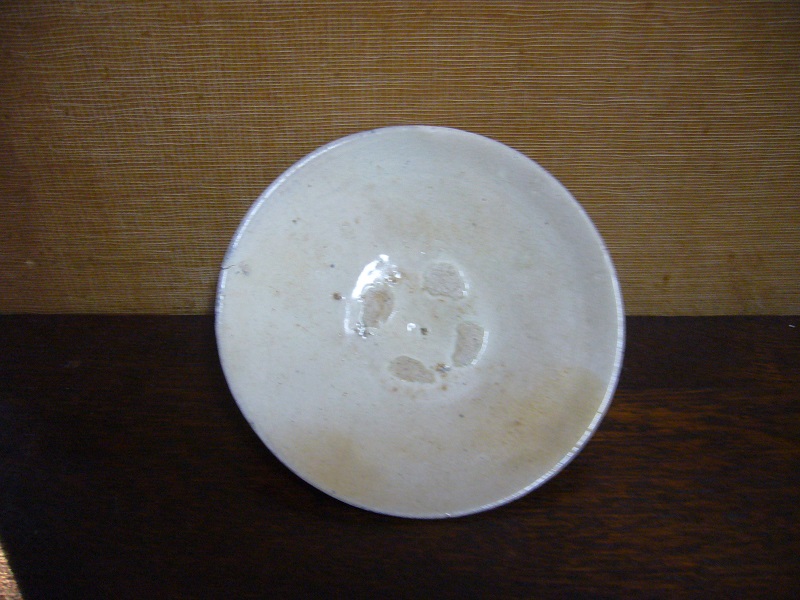 古美術 藤島 - 李朝粉引き平茶碗 | 古美術品専門サイト fufufufu.com