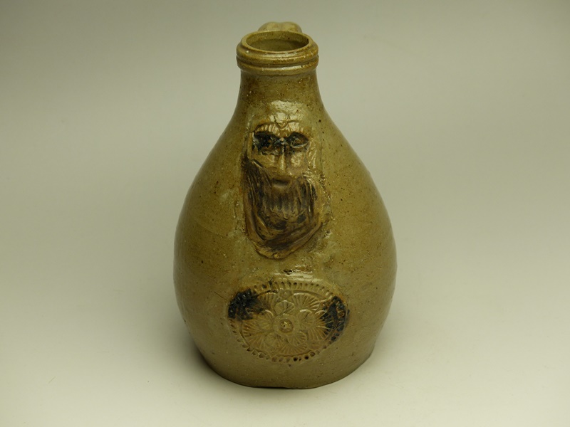 パリスマ・ひげ徳利　陶器の顔彫刻ボトル 古美術 猫 - ドイツひげ徳利 | 古美術品専門サイト fufufufu.com