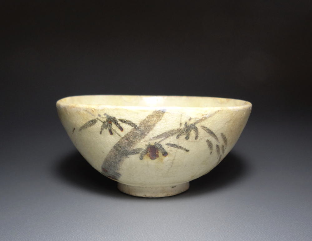 瀬戸笹文茶碗です。 骨董品