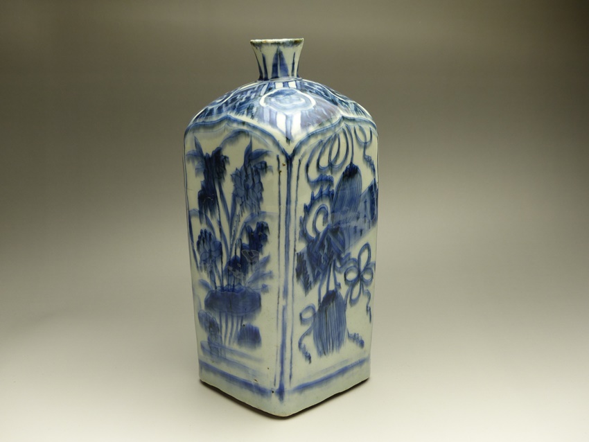 中国古美術　染付瓶 古美術 猫 - 古染付蓮文角瓶 | 古美術品専門サイト fufufufu.com