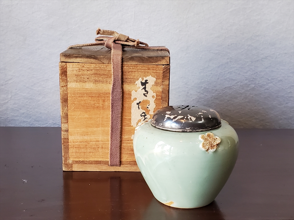古美術長陽堂 - 波佐見 青磁貼花香炉 | 古美術品専門サイト fufufufu.com