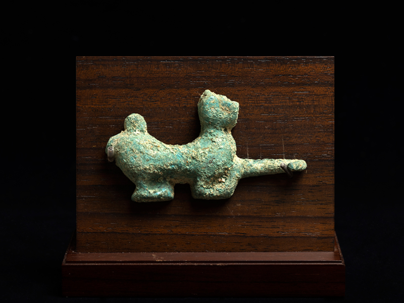 中国　古銅青銅　帯鈎　筆架　2点まとめて　V　R6064 中国 古銅青銅 帯鈎 筆架 2点まとめて V R6064 D037515.jpg