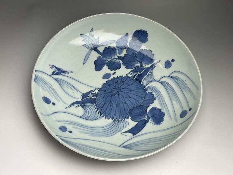 古美術 猫 - 伊万里染付菊水文皿 | 古美術品専門サイト fufufufu.com