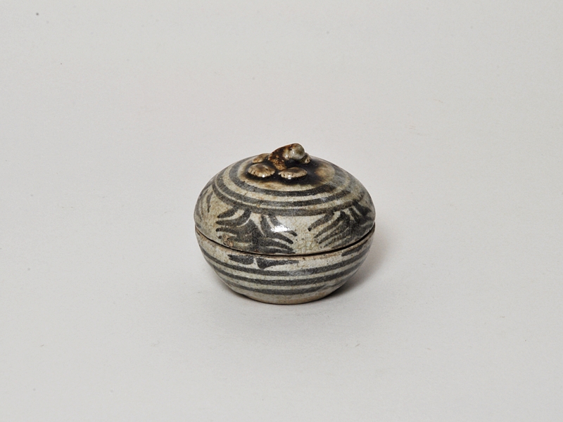 ♥ 武夫　桐　香合　共箱付き　骨董　古玩 鬼に太鼓香合 (共箱)伊東桂楽 - 茶道具販売 栗林園