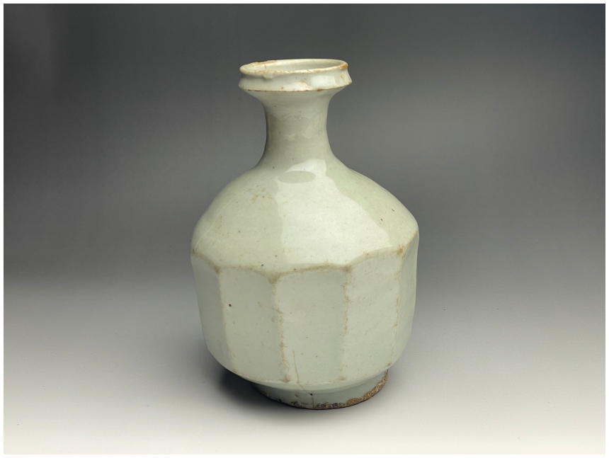 古美術 猫 - 李朝白磁面取瓶 | 古美術品専門サイト fufufufu.com