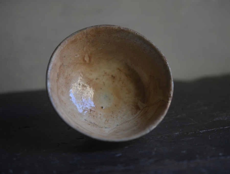 四方堂 - 李朝無地刷毛目盃 | 古美術品専門サイト fufufufu.com